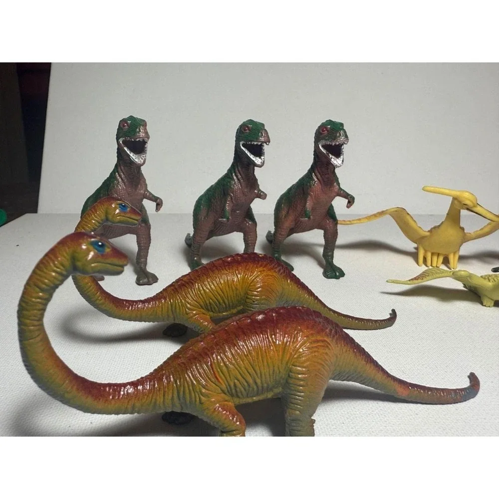 Vintage Lot of Various Sizes and Types Dinosaurs, Volcano & Vegetation HAS BOX
